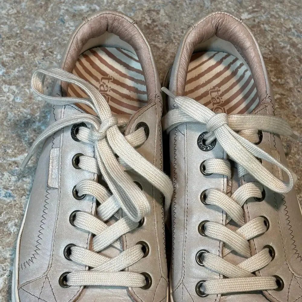 Taos Footwear brand taos